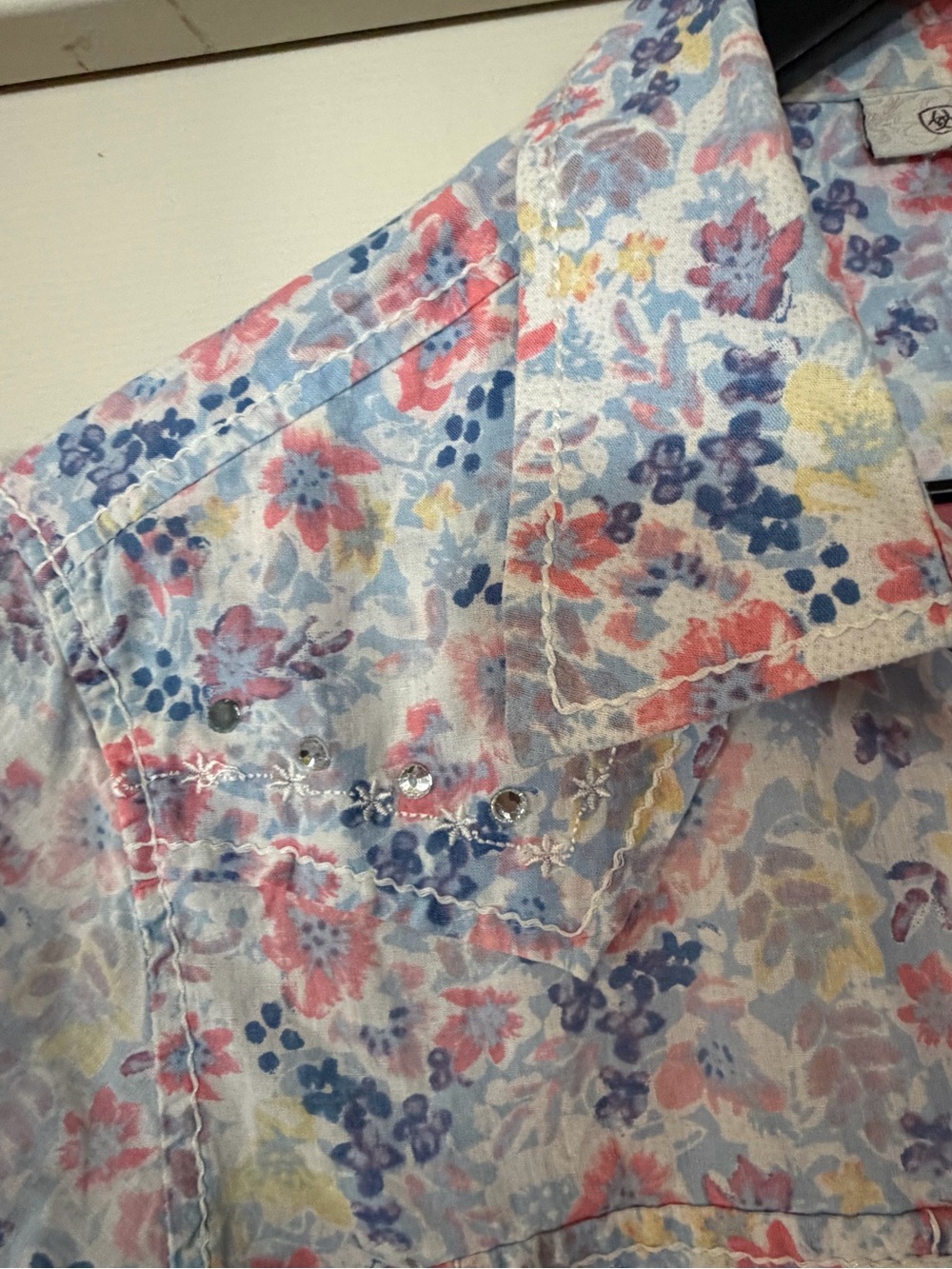 Ariat Floral Pearl Snap Shirt - Pink & Blue long sleeve sz M - Picture 4 of 9
